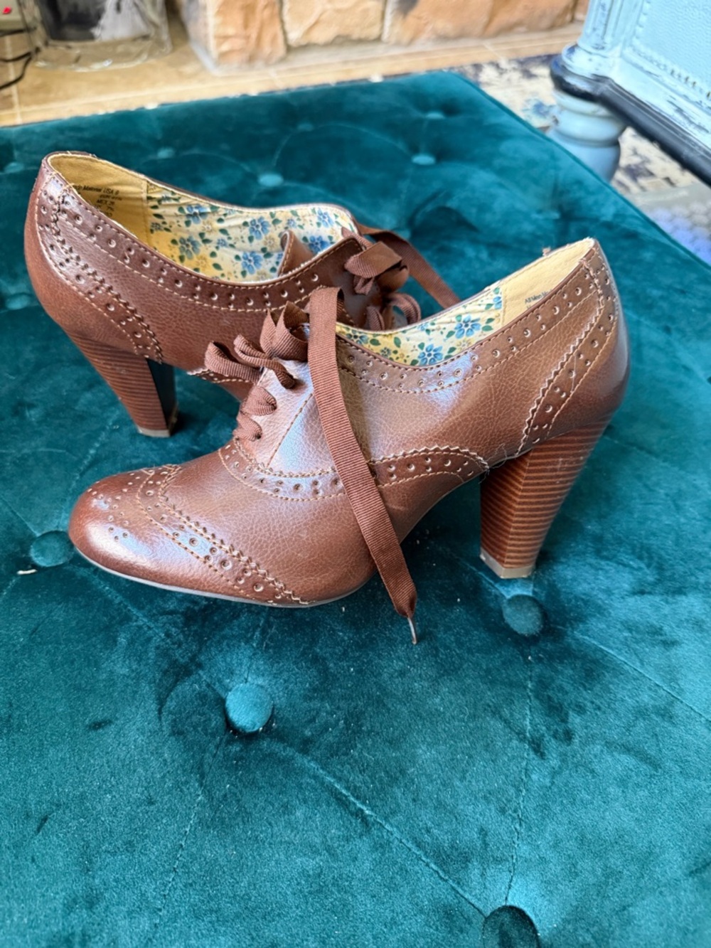 American Eagle Brown Lace-Up Vintage Heeled Oxfords